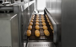 Đầu bếp bánh ngọt 71 tuổi tử vong vì bị cuốn vào máy trộn bột khổng lồ