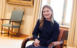Nàng công chúa "mọt sách" của Harvard thực tập làm Nữ hoàng