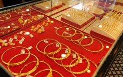 Giá vàng hôm nay 19/1: Nhà đầu tư chốt lời, vàng chững lại