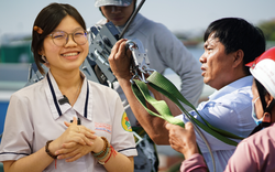 Gặp 2 cha con ở TP.HCM sáng chế thoát hiểm cháy nổ nhà cao tầng bằng cách không ai ngờ!