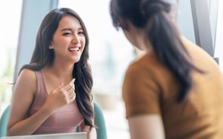 Khi được ai đó khen ngợi, đừng chỉ đáp lại "cảm ơn": Có 4 cách trả lời thể hiện EQ cao, dễ nhận được thiện cảm