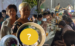 Quán mì lạ lùng nhất TP.HCM: Chỉ mở tối thứ 5 với 400 tô, "nay đây mai đó" nhưng già trẻ đều xếp hàng dài chờ ăn
