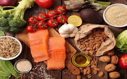 Những loại thực phẩm sau 40 tuổi nên ăn đều, giúp tim khỏe, da mịn và trẻ lâu tự nhiên