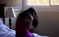 Thấy con có biểu hiện lạ, phân biệt nội ngoại, tôi nghi nguyên nhân do vợ và sự thật làm tôi xấu hổ