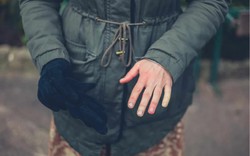 Người lao động ngoài trời đối mặt nguy cơ gì nếu rét đậm kéo dài?