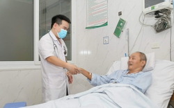 Người đàn ông 53 tuổi đột ngột ngã gục, hôn mê sâu ngay khi vừa chơi tennis, bác sĩ đưa ra khuyến cáo