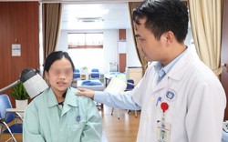 Đột ngột méo mồm, liệt mặt sau giấc ngủ