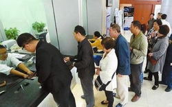 Phát hiện hơn 358 tỷ đồng tiền gửi của 42 khách hàng đồng loạt chảy vào tài khoản ngân hàng của 1 người phụ nữ sinh năm 1962