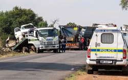 Xe buýt chở học sinh gặp tai nạn nghiêm trọng trên đường đến trường, ít nhất 11 nạn nhân thiệt mạng