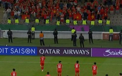 Ấm lòng khoảnh khắc CĐV nán lại khán đài, vỗ tay động viên U23 Việt Nam vừa thua trận cay đắng