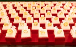 Giá vàng hôm nay 21/1: Lập đỉnh cao chưa từng có, vượt 4.700 USD/ounce