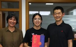 Suốt 4 năm nhận 3,7 triệu đồng mỗi tháng từ người lạ, nữ sinh ĐH Chiết Giang sững sờ khi biết danh tính ân nhân giấu mặt