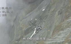 Chuyến bay ngắm cảnh biến thành thảm kịch: Trực thăng chở 3 người bị nghi đã rơi thẳng vào miệng núi lửa