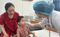 Bé trai 4 tuổi bị chó thả rông cắn vào mặt ngay trước nhà sau 1 câu nói, xót xa tình trạng khi nhập viện