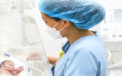 Giành giật sự sống cho bé sơ sinh nặng 500 gram