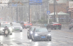 Trung Quốc chống chọi rét đậm, băng tuyết