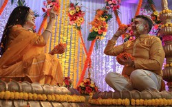 Con gái 27 tuổi lấy chồng U80 tuổi, bố mẹ "khóc như mưa" đi đưa dâu