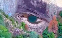 "Mắt rồng" đột ngột xuất hiện giữa núi đá, người dân nô nức kéo đến kiểm chứng