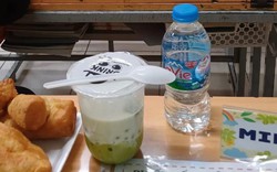 Hình ảnh họp phụ huynh đang gây tranh cãi nhất trên mạng xã hội: Là tận tâm chu đáo hay bày vẽ không cần thiết?