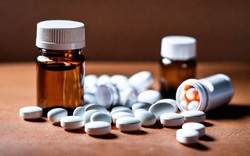 Bác sĩ Bệnh viện Bạch Mai cảnh báo 1 loại thuốc giảm đau xương khớp nhanh nhưng người phù mệt