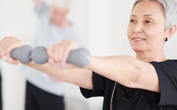 Phụ nữ 40 tuổi chăm làm những việc này, đến 80 tuổi vẫn tự xách vali đi du lịch