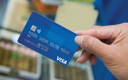 Một ngân hàng tăng lãi suất thẻ tín dụng lên 35%/năm