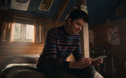 Xem phim Sex Education, tôi khóc nấc khi nghe con gái thốt lên: "Mẹ chưa bao giờ đứng về phía con!"