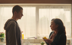 Xem phim Sex Education, vợ chồng tôi suýt nữa ly hôn sau khi phát hiện bức tranh con vẽ dang dở