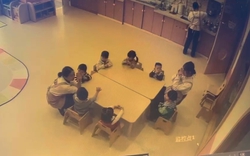 Camera lớp mầm non vô tình bắt trọn một khoảnh khắc không ai ngờ tới