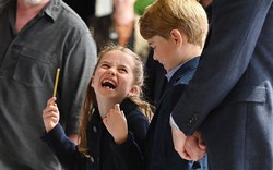 Giây phút Công chúa Charlotte "phá lệ" làm nhạc trưởng, phản ứng cưng xỉu của Hoàng tử George mới là tâm điểm