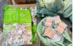 Bắt “ông trùm” chuyên thu mua thực phẩm đóng gói trôi nổi ở Quảng Ninh: 3.790 kg xúc xích, chả mực, tôm hùm, ốc đỏ chờ tuồn ra thị trường Tết