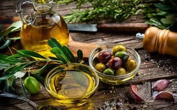 Có nên uống một chút dầu ôliu mỗi sáng?