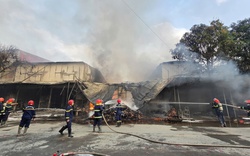 Cháy dữ dội khu phố ở Bắc Ninh, 6 cửa hàng bán vàng mã bị thiêu rụi