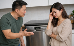 Vợ chê máy rửa bát cũ mẹ tôi đã dùng hơn 10 năm, tôi nói 1 câu khiến nhiều người phải vỗ tay khen hay