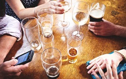 Uống rượu bia xong, tuyệt đối không nên đụng tới loại đồ uống này kẻo say nặng hơn, hại gan