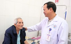 Cụ ông ở Quảng Trị gặp chứng ăn mòn xương mặt