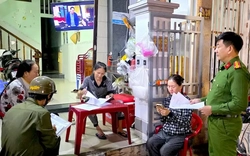 Công an đi từng nhà kêu gọi người dân tố giác hai tên cướp ngân hàng ở Gia Lai