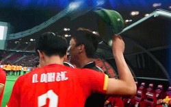 Đình Bắc hé lộ lý do đội mũ cối cho HLV Kim Sang-sik, khoảnh khắc viral khắp cõi mạng trở thành hình ảnh của năm