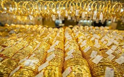 Giá vàng biến động mạnh, chuyên gia cảnh báo về thời điểm “dừng cuộc chơi”