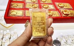 NÓNG: Giá vàng giảm mạnh, SJC thông báo tạm ngừng bán vàng miếng, vàng nhẫn vào ngày mai!