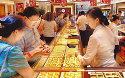 Hơn 10 năm trước chi 373 triệu đồng mua hơn 10 cây vàng bị chê cười, đến nay bà cụ 74 tuổi lãi gấp 2,5 lần: “Cuối cùng cũng có thể ngẩng cao đầu rồi”