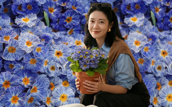 "Cực phẩm" chưng Tết lạ mắt với vẻ đẹp ma mị, nhìn qua tưởng hoa giả mà lại thơm ngát hương xuân