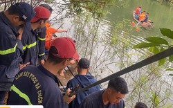 Đà Nẵng: Lật thuyền đang chở 7 người trên sông Nước Xa