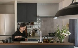 Nữ nghệ sĩ 48 tuổi không chồng con, một mình trong căn hộ 62m2: "Cuộc sống thế này thật tuyệt vời"