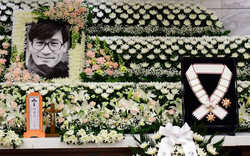 Các nghệ sĩ Hàn Quốc tưởng nhớ ngôi sao huyền thoại Ahn Sung Ki