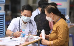 Chính thức: Từ nay người dân đi khám bệnh không cần xuất trình sổ giấy