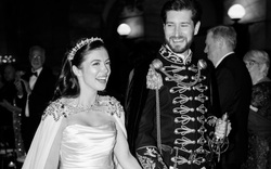 Nữ thần âm nhạc LMHT Worlds lên xe hoa cùng sếp lớn T1, ảnh cưới gây bão MXH vì visual đẹp xuất sắc!