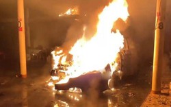 Ô tô mới mua bất ngờ bốc cháy ngùn ngụt trong đêm