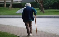 4 hành động của anh chị em trong gia đình khiến bố mẹ đau lòng nhất, còn buồn hơn cả cạch mặt nhau!