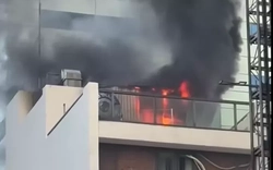 Nghi ngút khói lửa trên sân thượng spa giữa trung tâm TPHCM